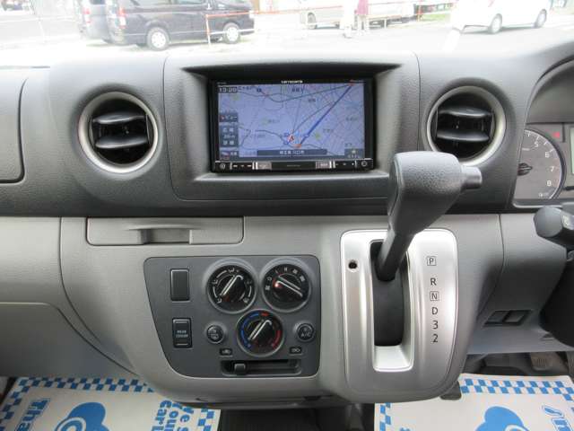 U00048439210_10_001.jpg