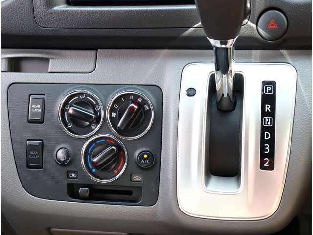 UJ0048634367_40_001.jpg