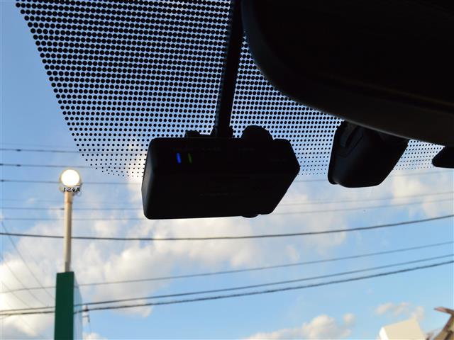 UZ0048305526_13_001.jpg