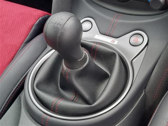 UZ0048662351_10_001.jpg