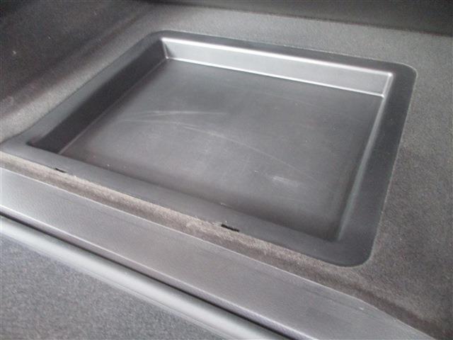 UJ0048537993_33_002.jpg