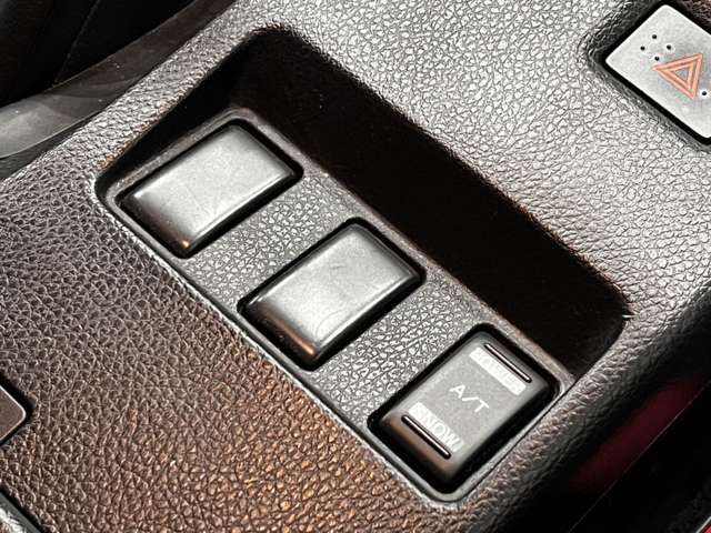 UJ0045879419_30_003.jpg