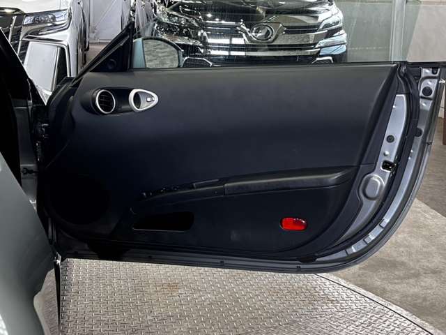 UJ0045879419_35_002.jpg