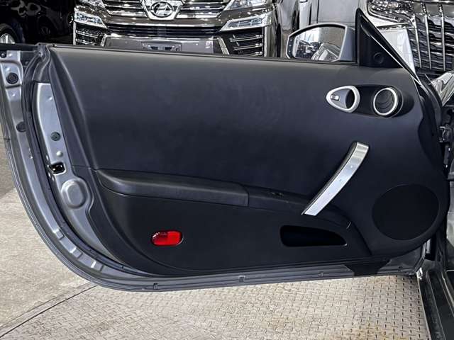UJ0045879419_37_003.jpg