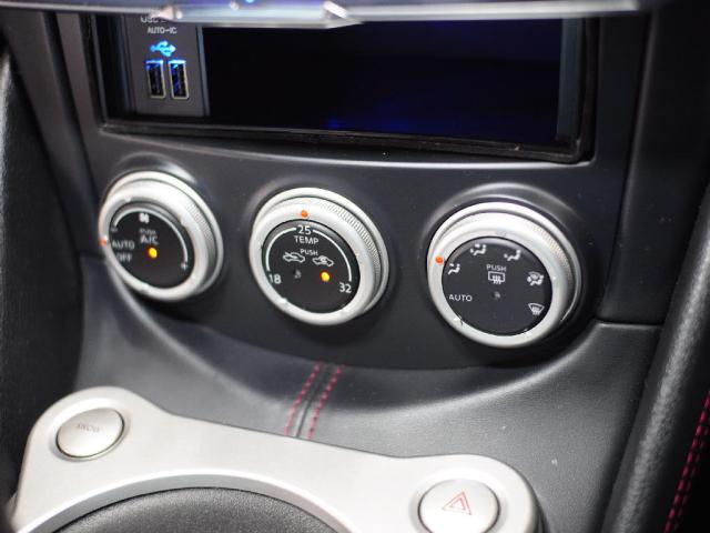 UZ0046507066_13_001.jpg