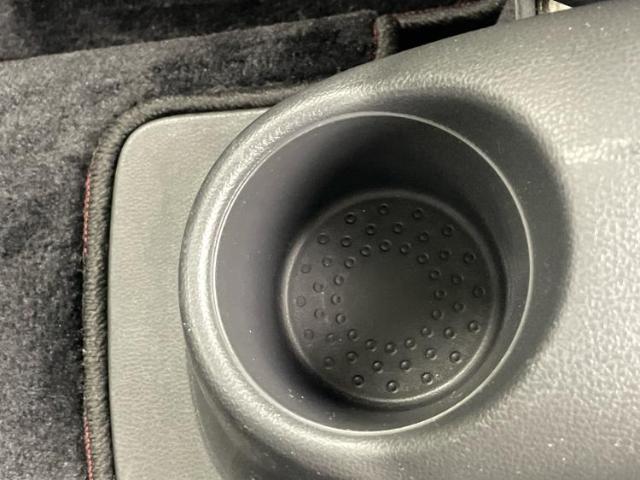 UZ0048281593_42_001.jpg