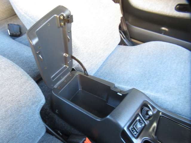 UJ0047593447_45_006.jpg