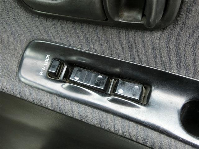 UJ0046696304_17_001.jpg