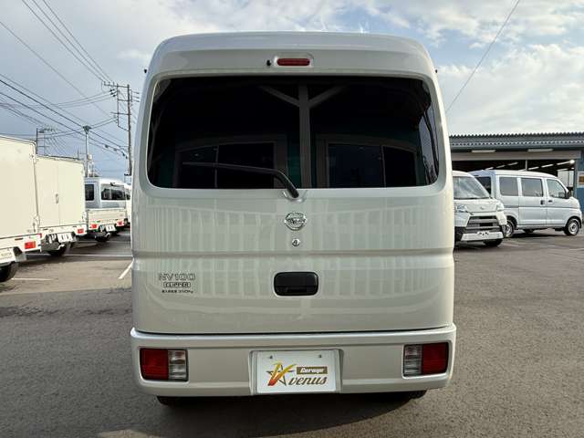UJ0048579487_13_002.jpg