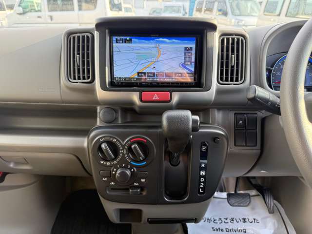 UJ0048579487_36_002.jpg