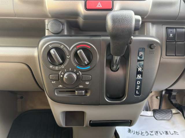 UJ0048579487_38_002.jpg