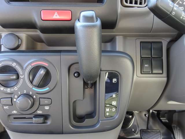 UJ0047860091_32_001.jpg