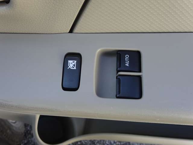 UJ0047860091_39_001.jpg