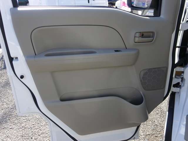 UJ0047860091_40_001.jpg
