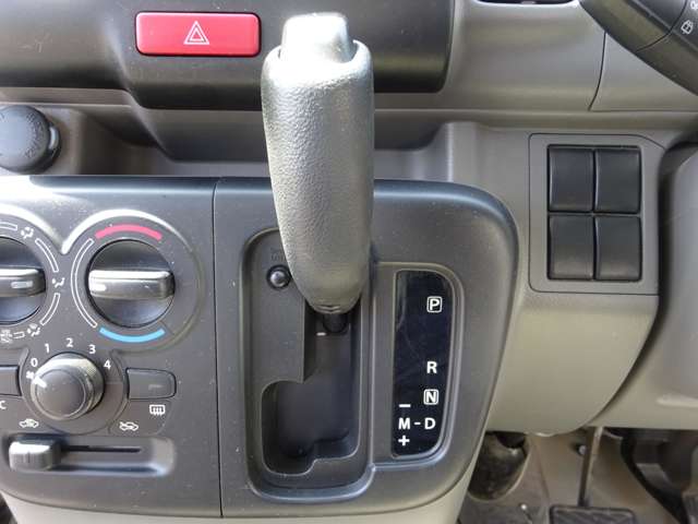 UJ0048629334_33_001.jpg