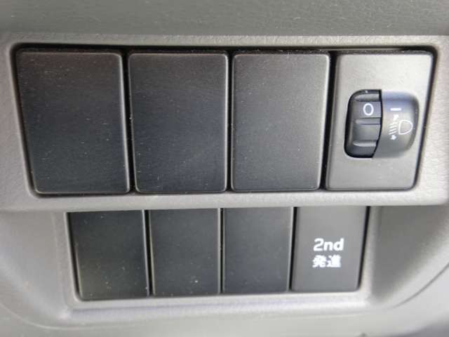UJ0048629334_35_001.jpg