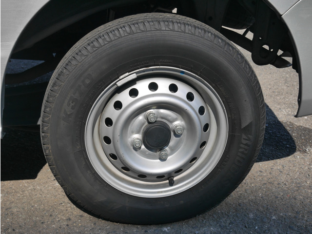 UZ0048169944_11_001.jpg