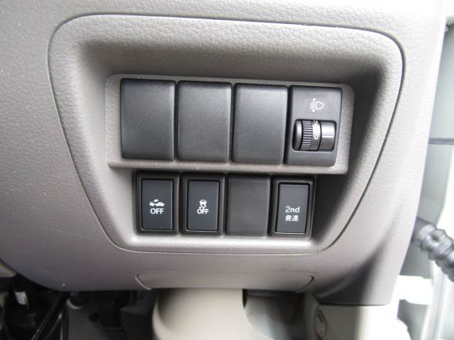 UZ0046340597_15_001.jpg
