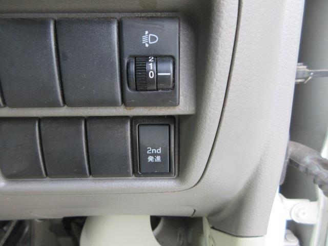 UJ0048170874_10_001.jpg