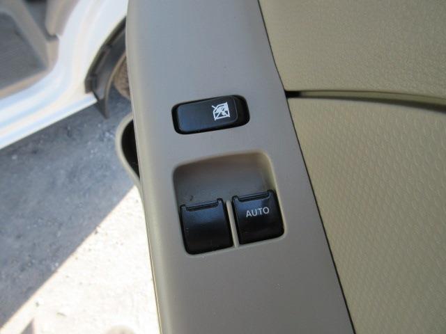UJ0047052999_11_001.jpg