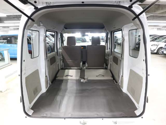UZ0048153978_32_001.jpg