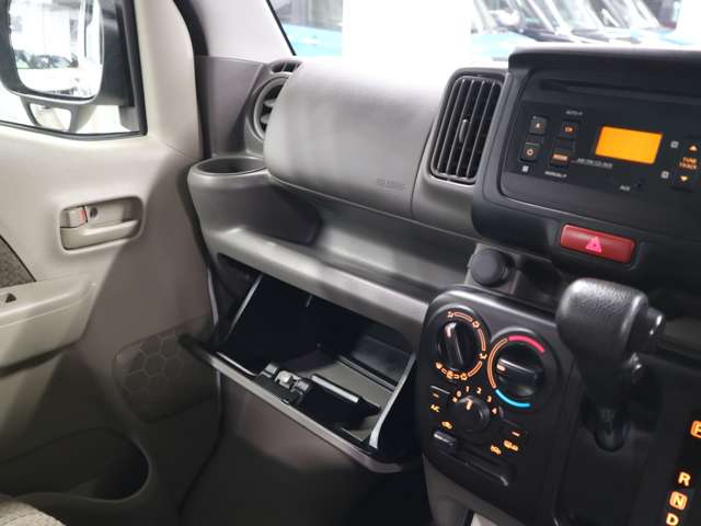UZ0048153978_42_001.jpg