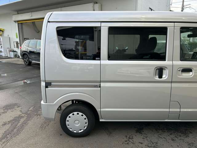 UZ0048583447_10_002.jpg