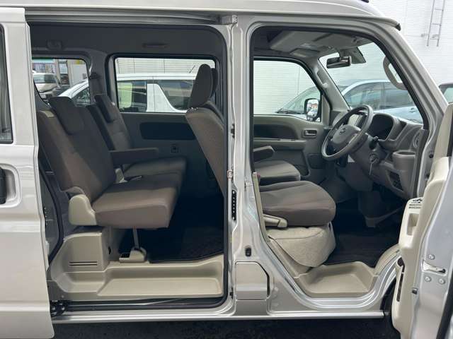 UZ0048583447_33_002.jpg
