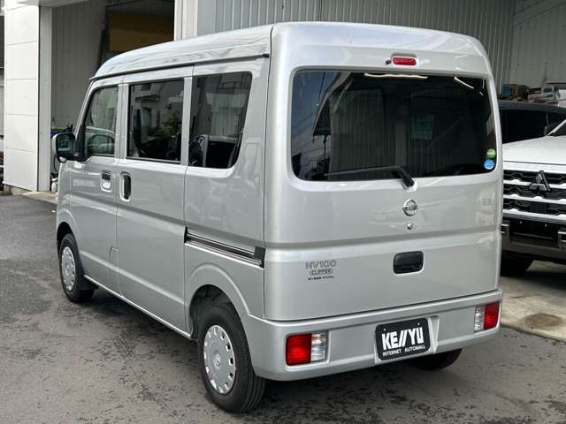 UZ0048583447_8_002.jpg