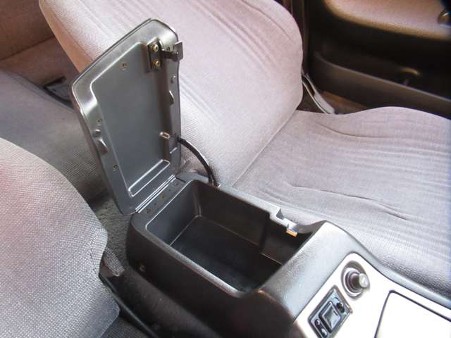UJ0048192481_43_004.jpg