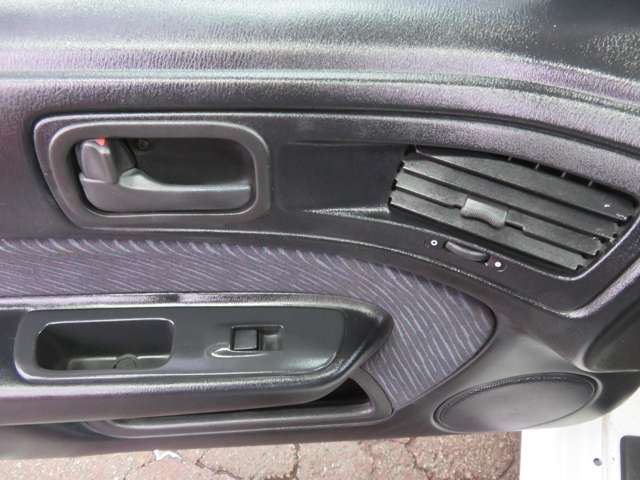 U00048194323_70_003.jpg
