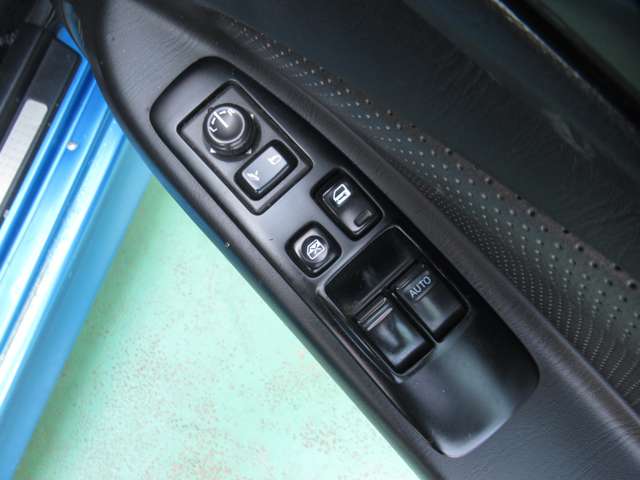 UJ0048378500_42_003.jpg