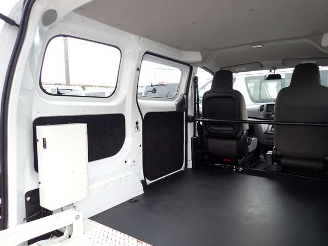 UJ0045803256_51_002.jpg
