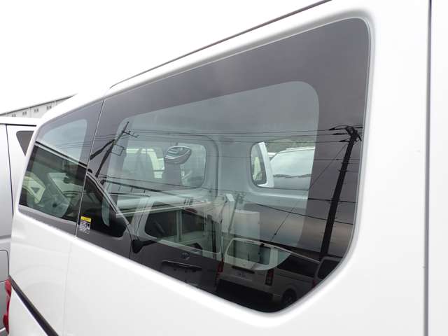 UJ0045803256_58_002.jpg