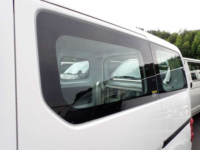 UJ0045803256_63_002.jpg