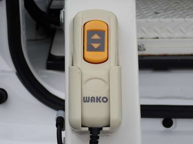 UJ0045803256_78_002.jpg